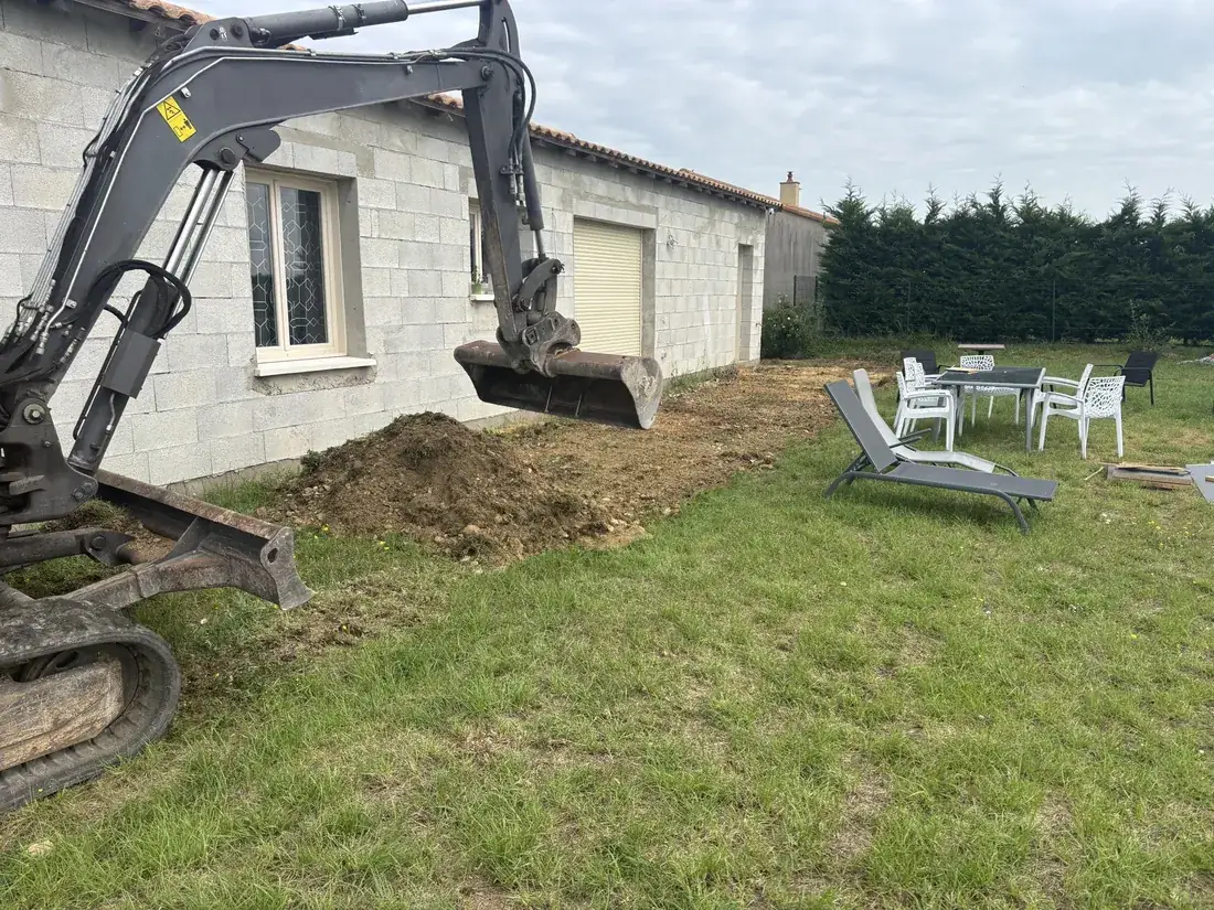 Chantier de terrassement Bilhaud & Fils près d’une maison en Deux-Sèvres
