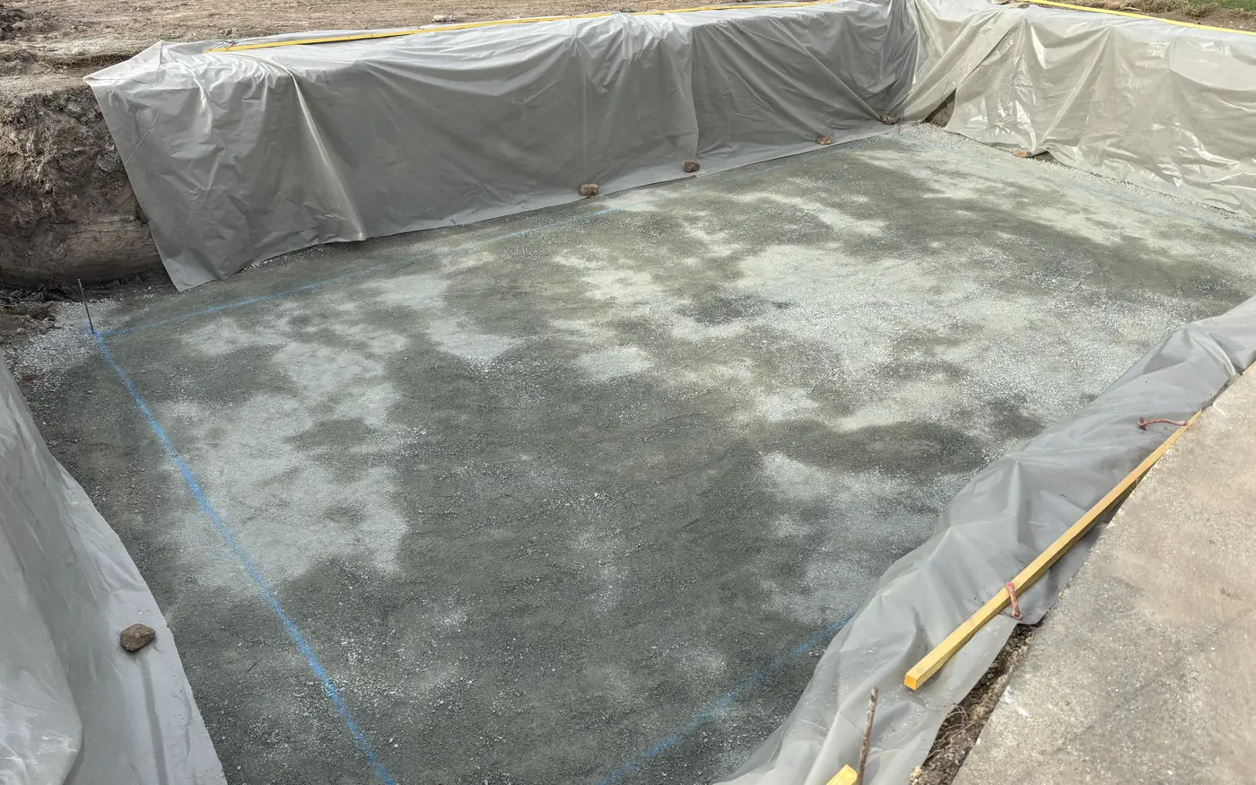 Fouille de piscine creusée, dressée et compactée à Brioux — Bilhaud & Fils